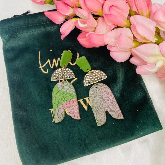 Rainy Grounds Long Dangle Earrings - Picture 4 of 4